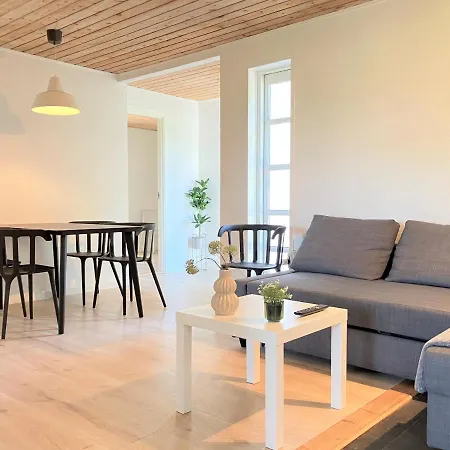 Five-bedroom House Located In Apartament *