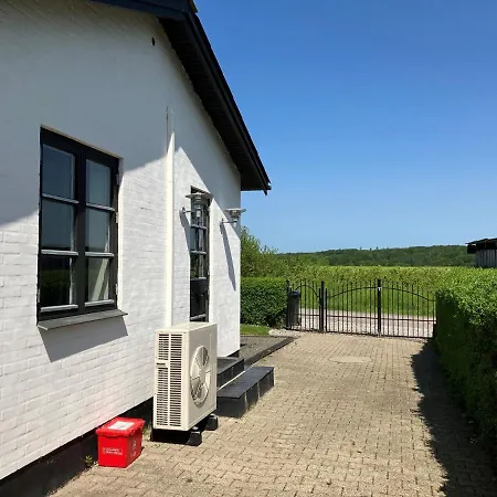Appartamento Five-bedroom House Located In *