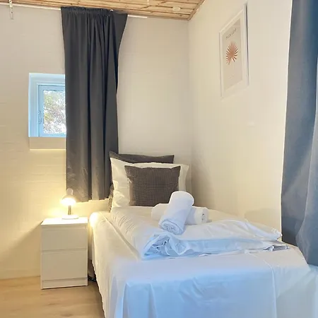Five-bedroom House Located In Apartment *