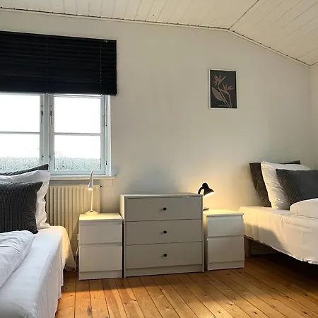 Apartament Five-bedroom House Located In